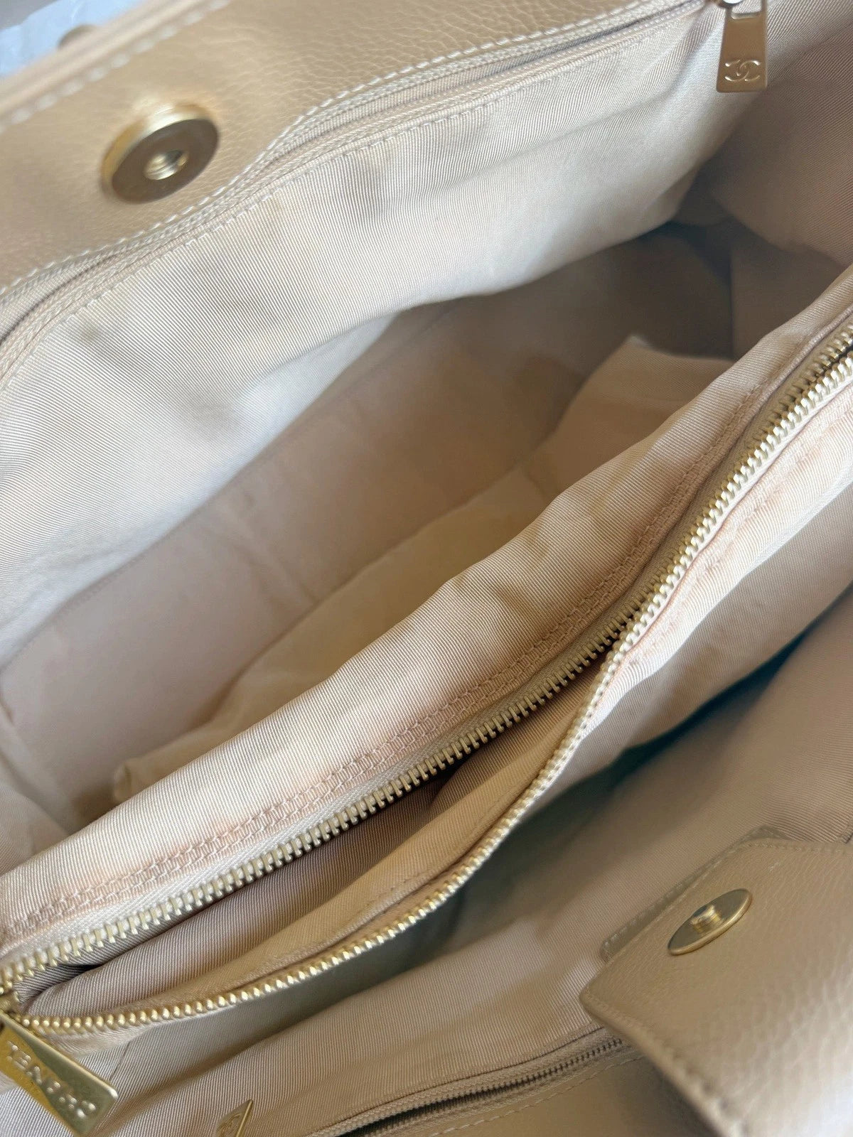 Chanel Cerf Calfskin Leather Tote Beige Handbag Gold Hardware Turn Lock