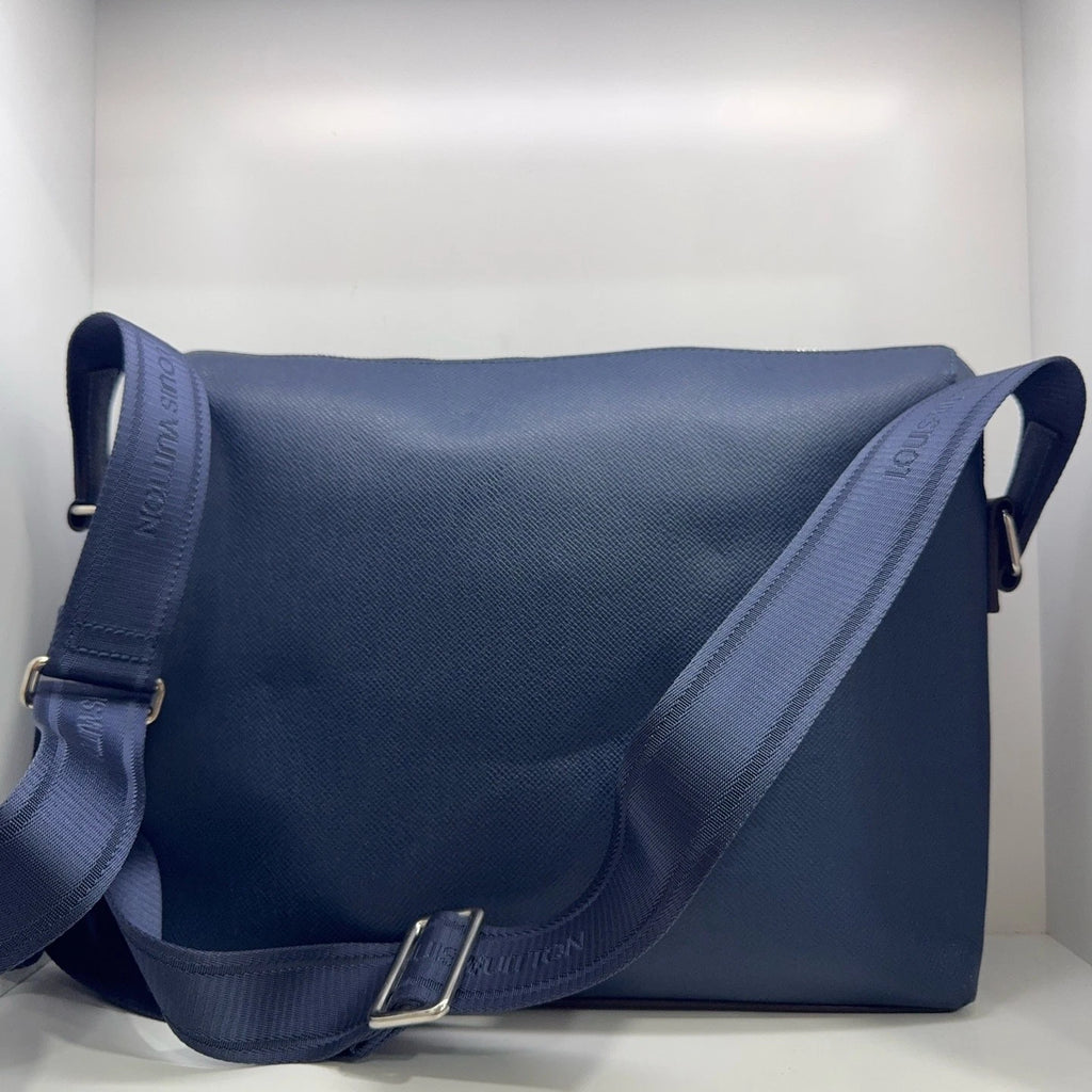 Louis Vuitton Solid Leather Flap Shoulder Crossbody Bag For Women