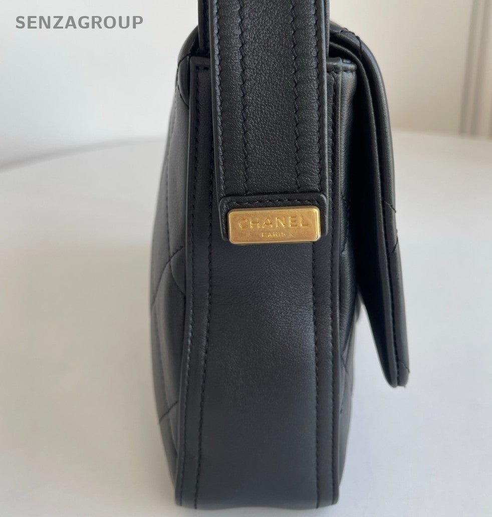Chanel 21K Chain Diamond Crossbody Shoulder Bag Black Gold Unisex Adults Classic