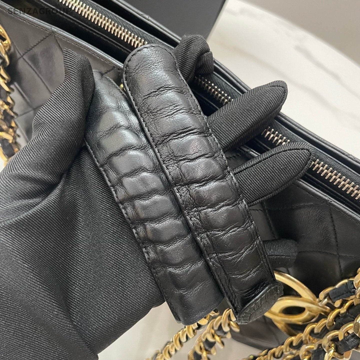 CHANEL Vintage CC Logo Tote Chain Shoulder bag Black Gold Women Classic
