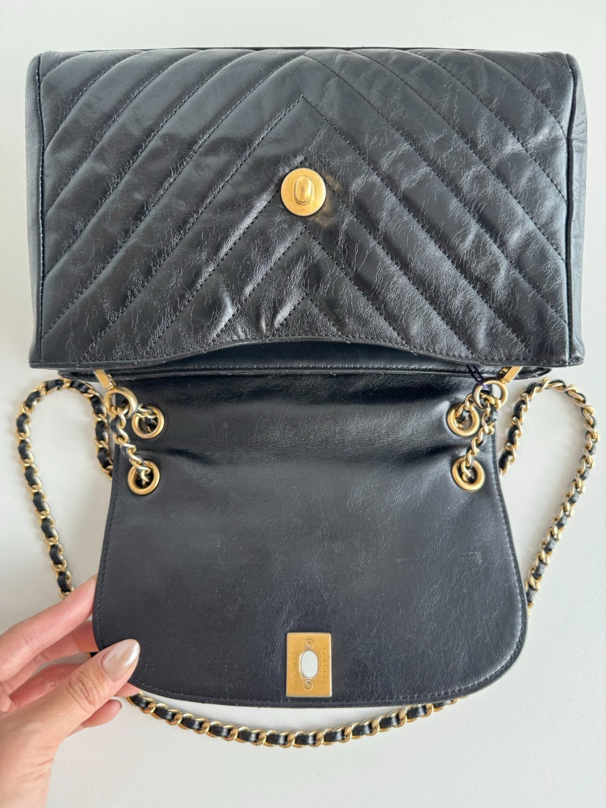 Chanel Chevron PM Chain Shoulder Bag Crossbody Black Gold Women Classic Fashion
