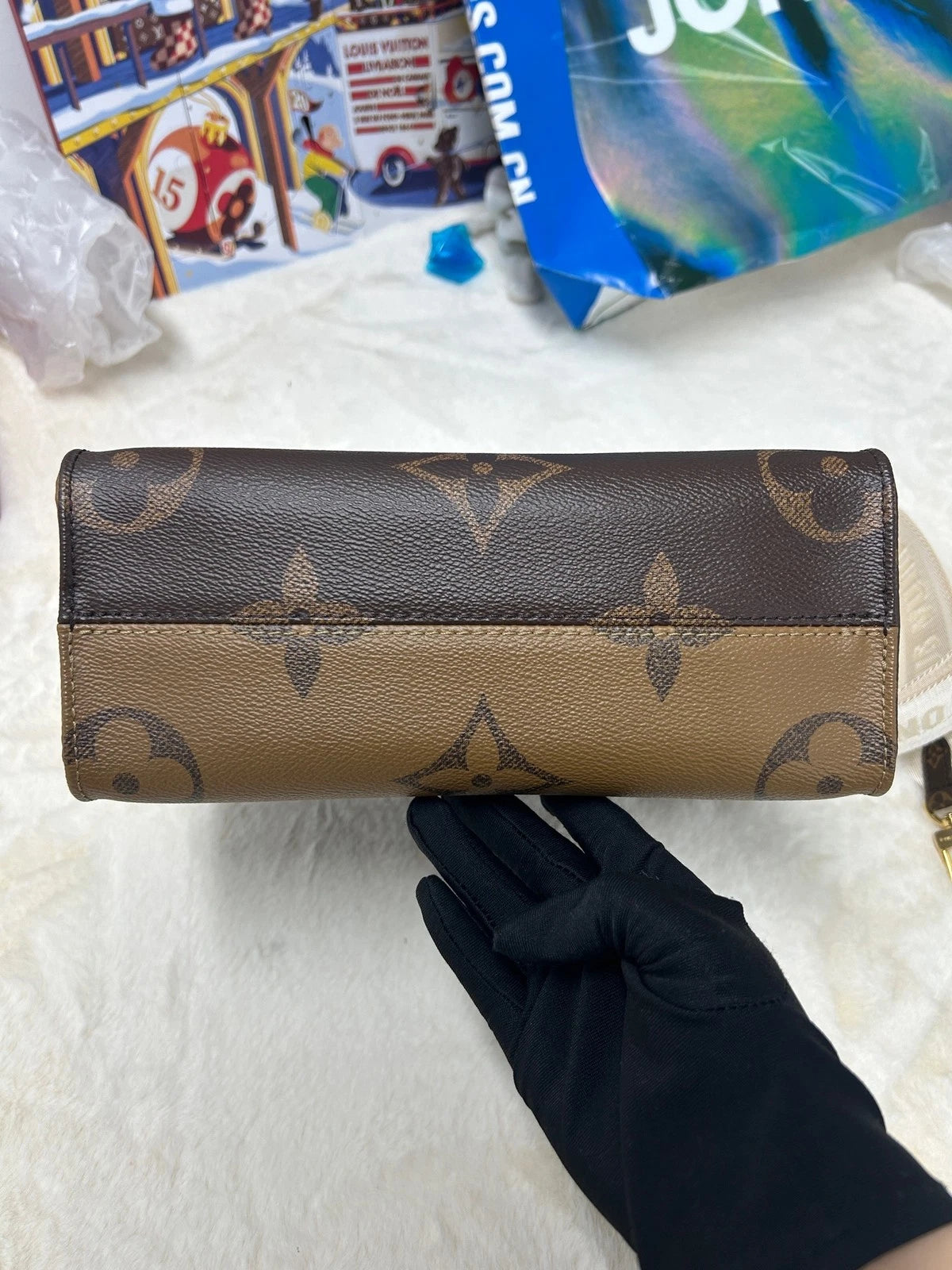 Louis Vuitton Onthego Monogram Canvas Small Crossbody Handbag