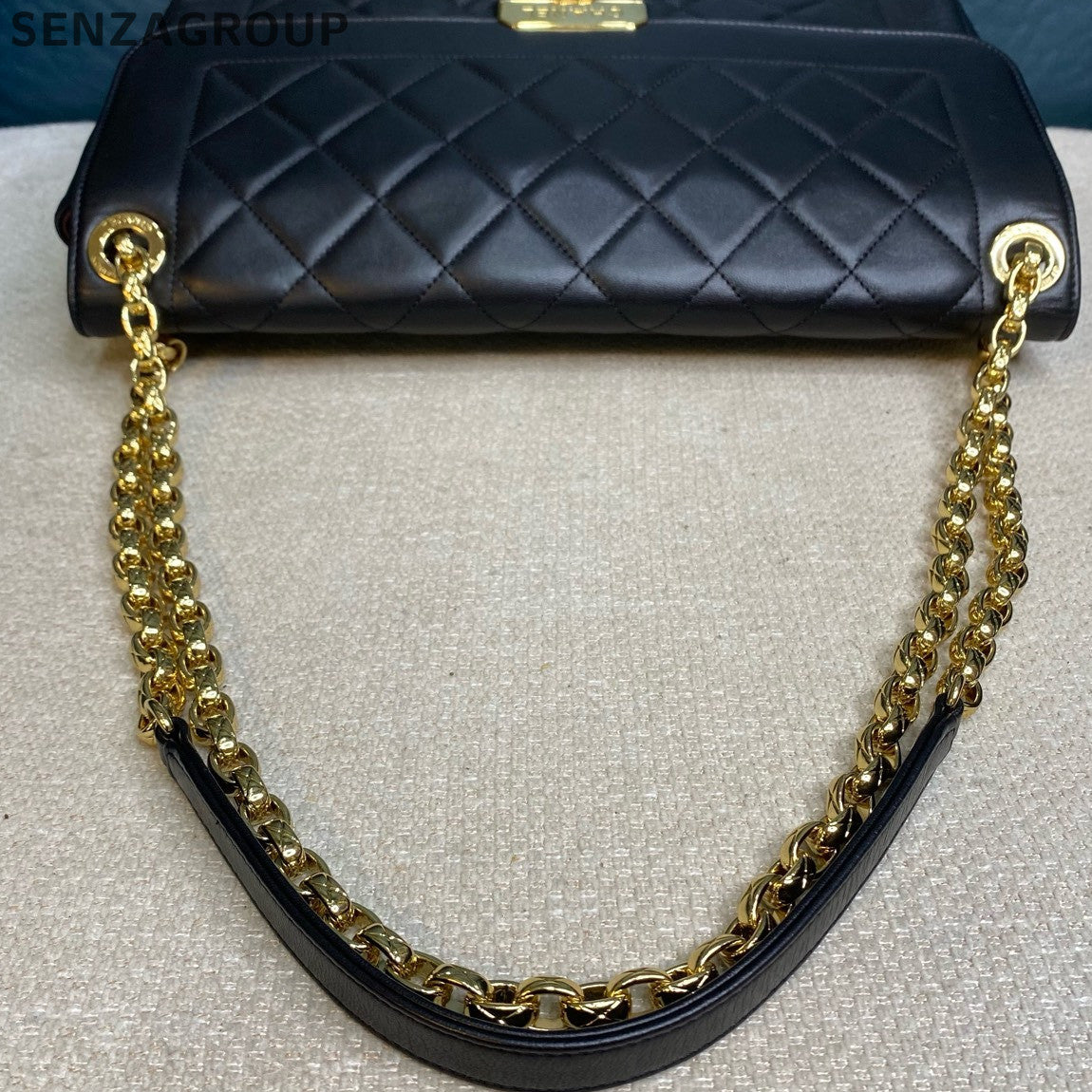 Chanel Black Gold Quilted Chain Shoulder Crossbody Bag Classic Fashion Women