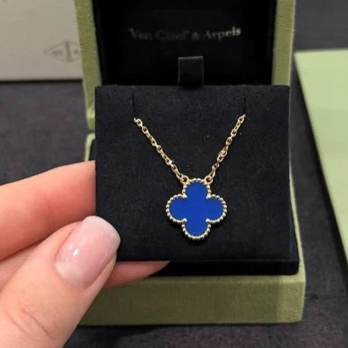 New Van Cleef &amp; Arpels Vintgae Alhambra Agate Necklace Pendant 18K Yellow Gold
