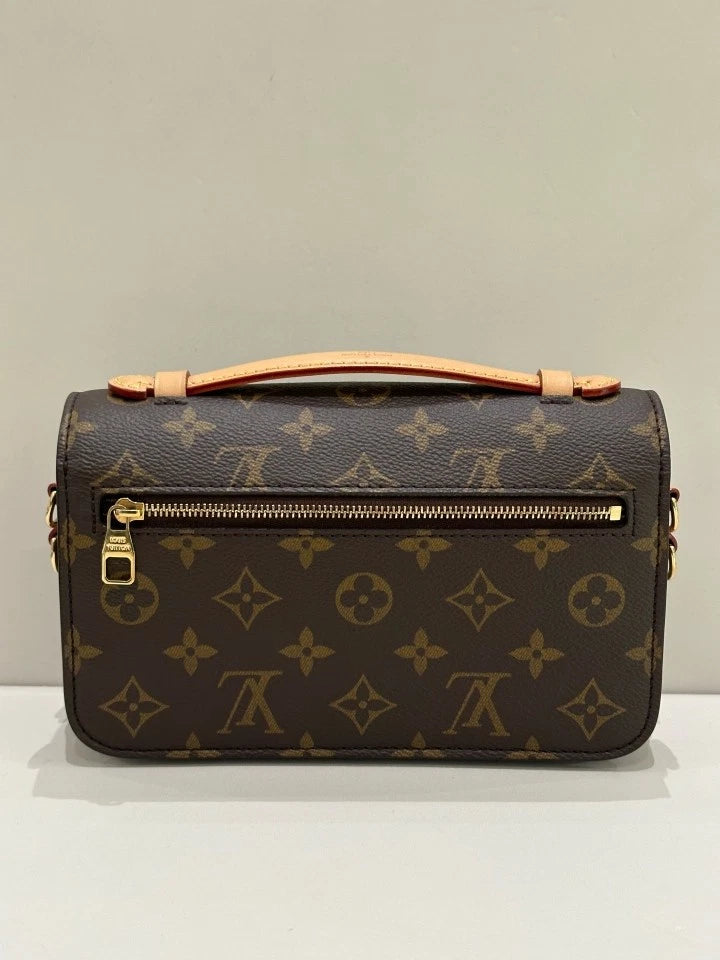 Louis Vuitton Pochette Metis Monogram Canvas Shoulder Bag Crossbody Excellent