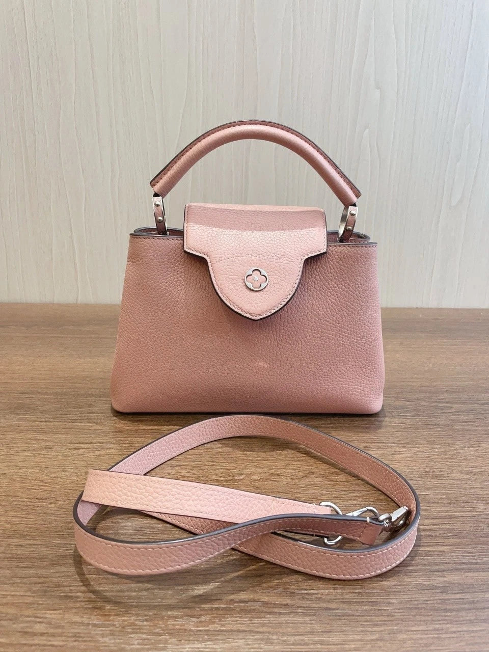 SJ0001 KY02225 Louis Vuitton Capucines BB