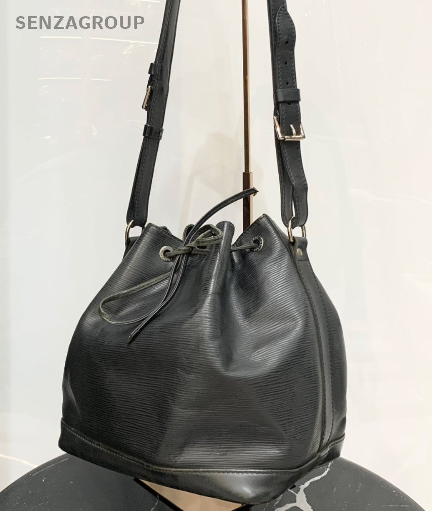 Louis Vuitton Vintage Bucket Drawstring Epi Leather Shoulder bag Black Women