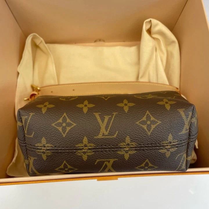 Louis Vuitton Canvas Monogram Hills Lunch Box Bag For Women