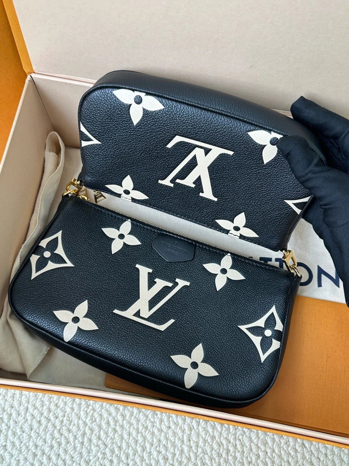 Louis Vuitton Multi Pochette Accessoires Black White Monogram Crossbody