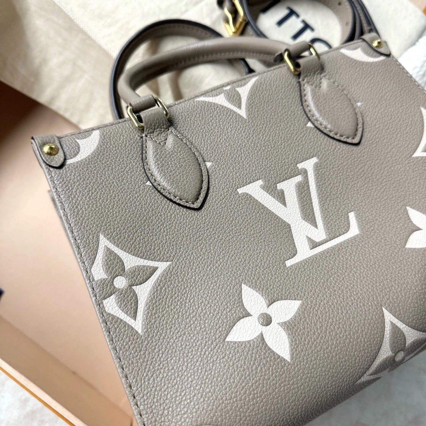 Louis Vuitton OnTheGo Gray Tote Bag Excellent