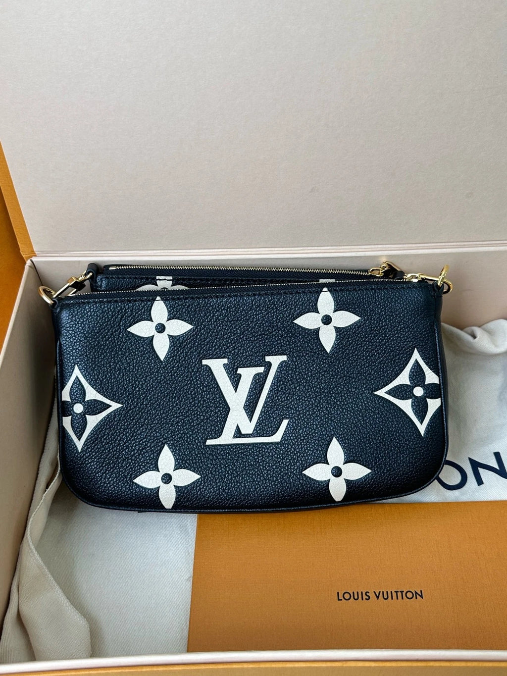 Louis Vuitton Multi Pochette Accessoires Black White Monogram Crossbody