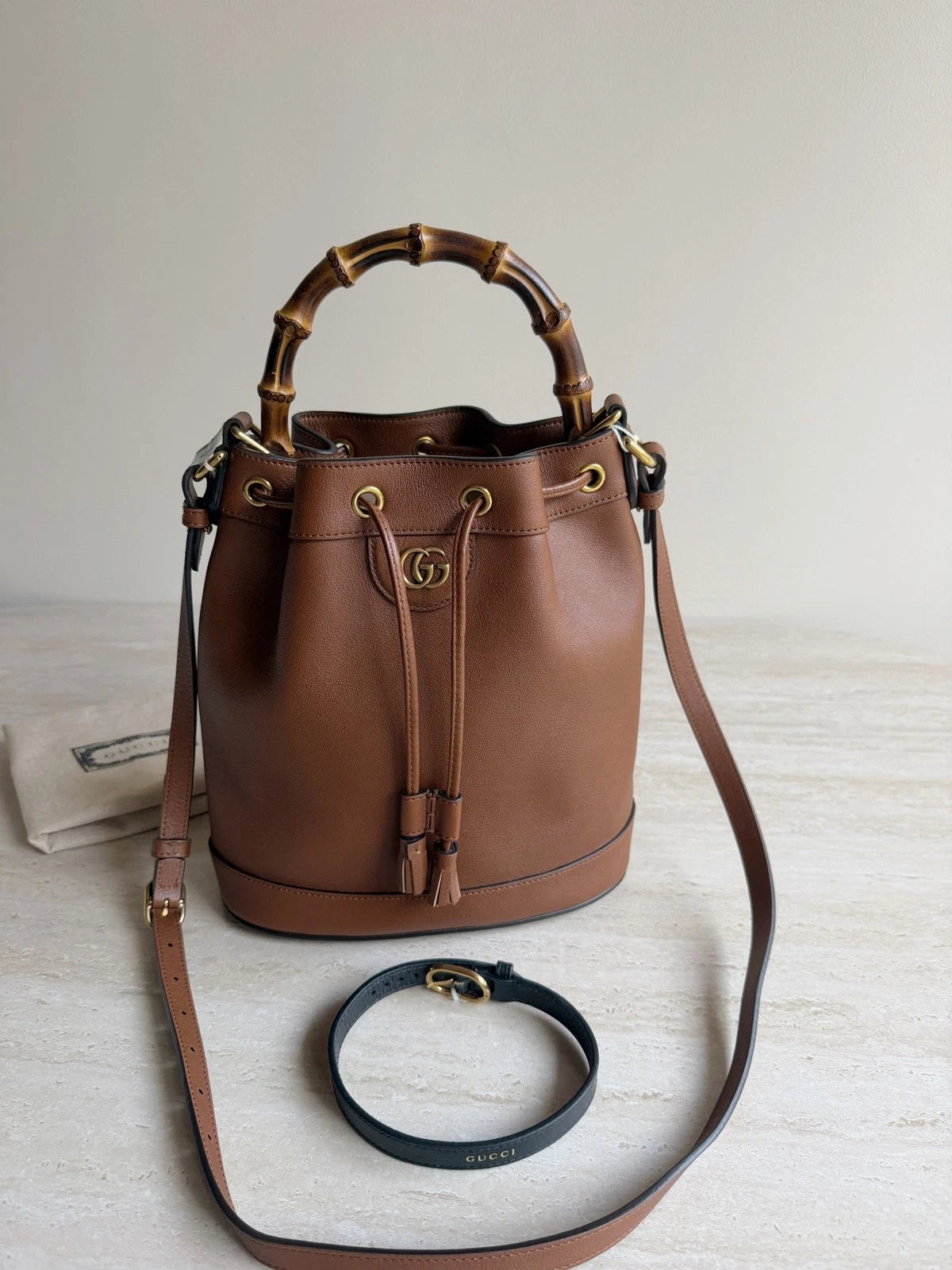 Gucci Diana Bamboo Handle Strap Brown Bucket Handbag Crossbody Gold Hardware