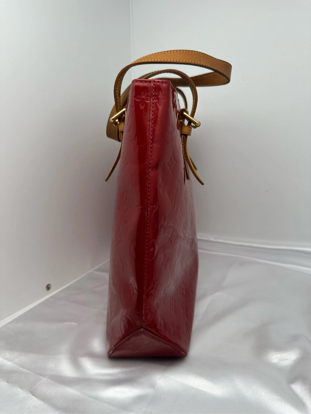 Louis Vuitton Red Leather Shoulder Bag for Women