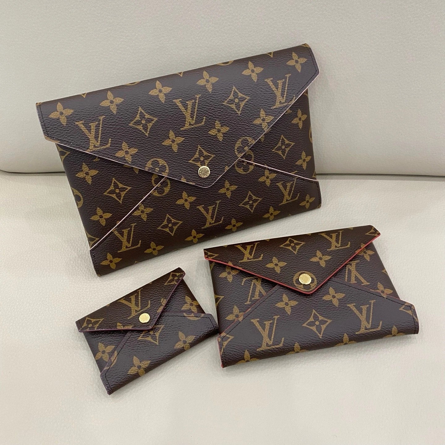 Louis Vuitton Classic Monogram 3-in-1 Envelope Clutch Bag For Women
