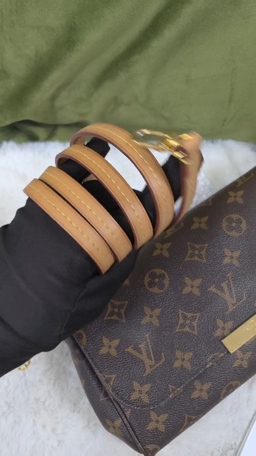 Louis Vuitton Favourite MM Monogram Chain Shoulder bag Women Crossbody