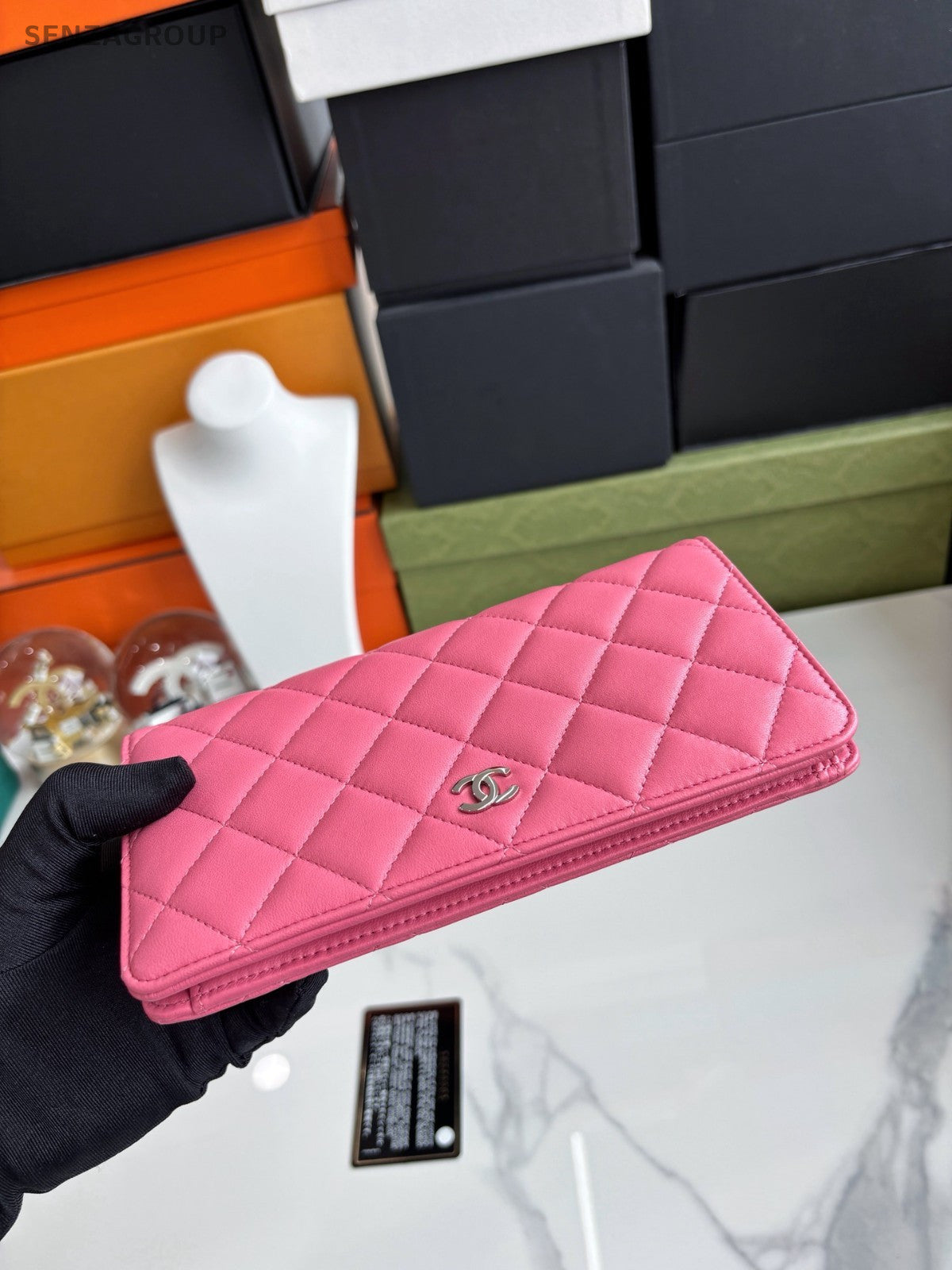 CHANEL Classic Flap pink wallet Almost brank new with card