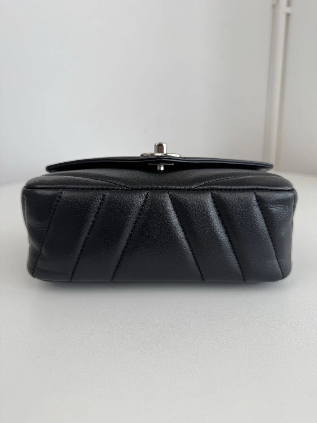 Chanel Chevron Calfskin Mini Chain Black Shoulder Bag Crossbody Silver Hardware