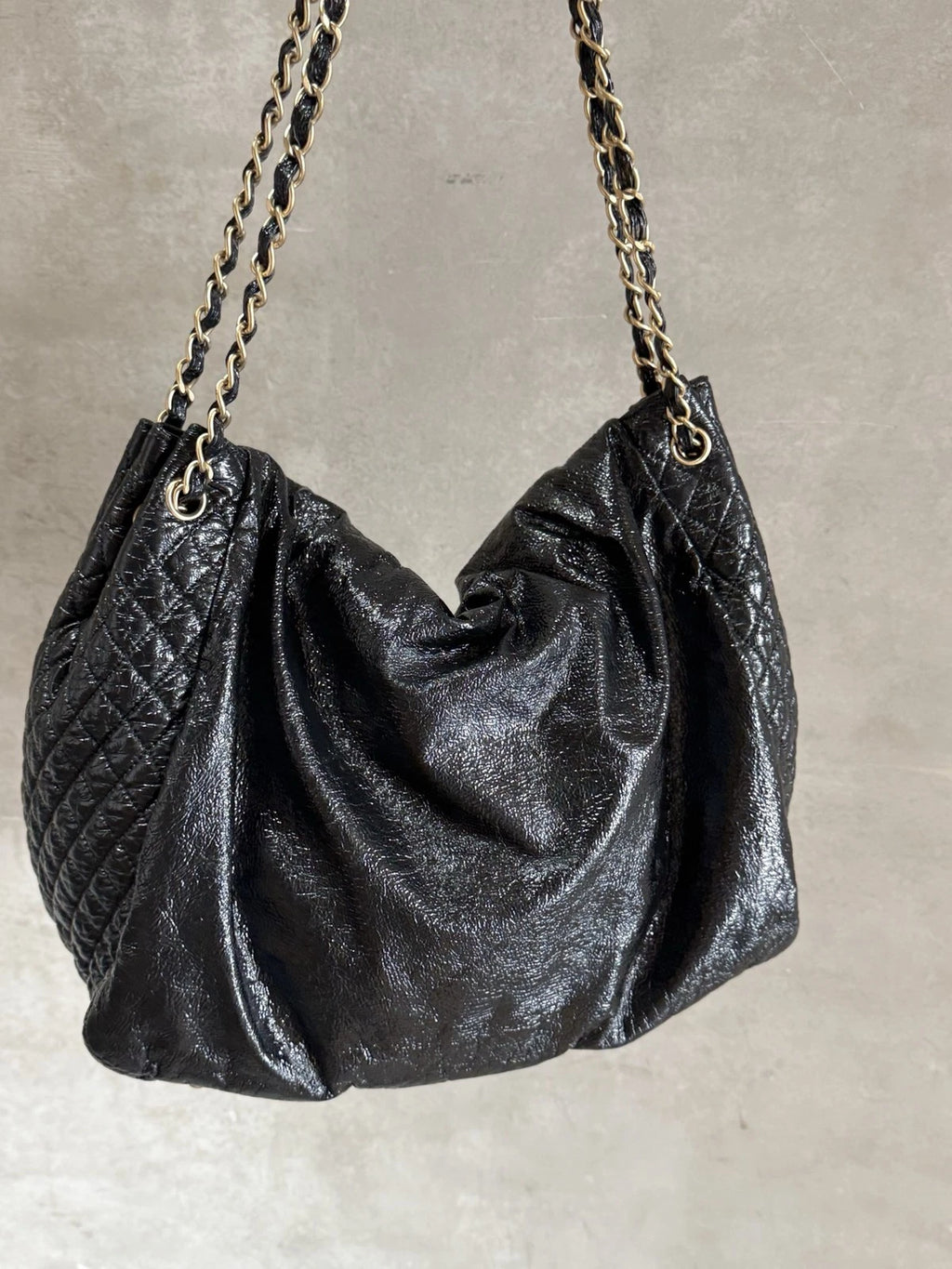 Chanel Oil Wax Chain Shoulder Bag Black Gold Hardware Women Fashion