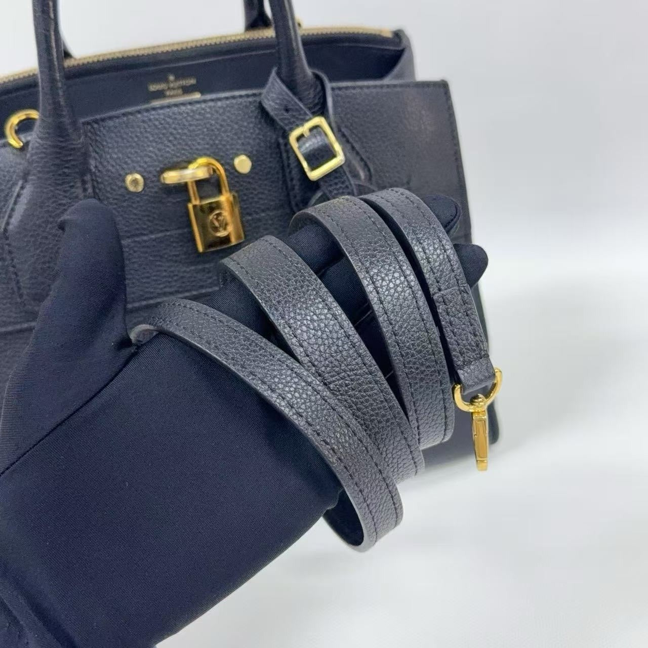 Louis Vuitton City Black Silver Zipper Handbag Women's Classic Fashion
