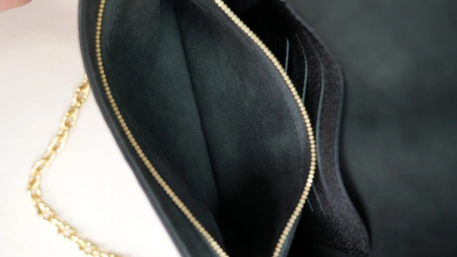 Louis Vuitton Ivy Chain Monogram Empreinte Black Gold Shoulder Bag Excellent