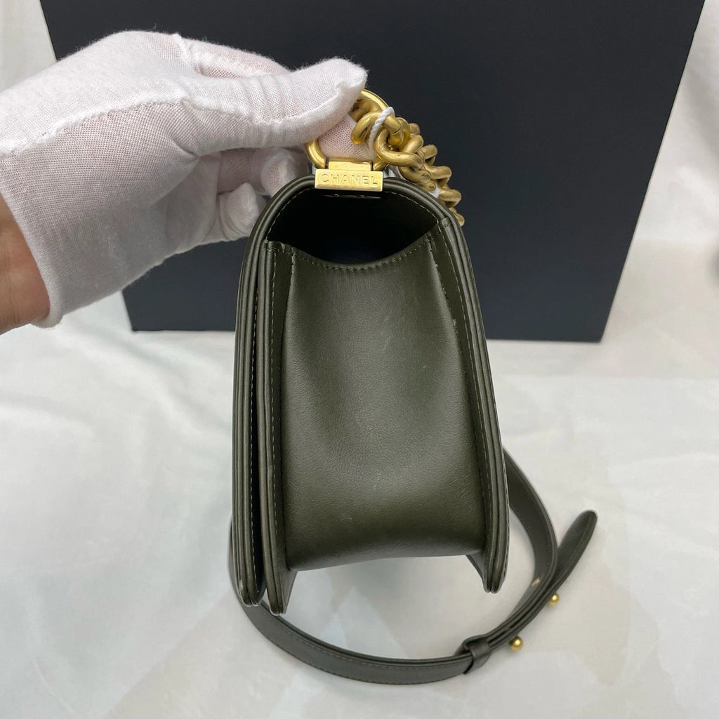 Excellent Chanel Leboy MM Green Chain Shoulder Bag Crossbody Chip Version GHW