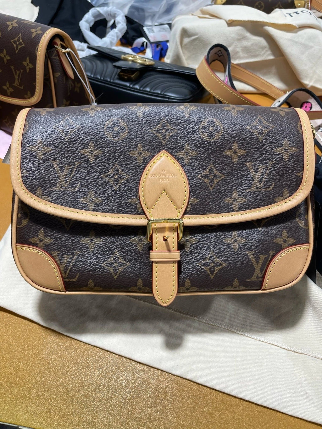 New Original Louis Vuitton Black Baguette Shoulder Bag For Women