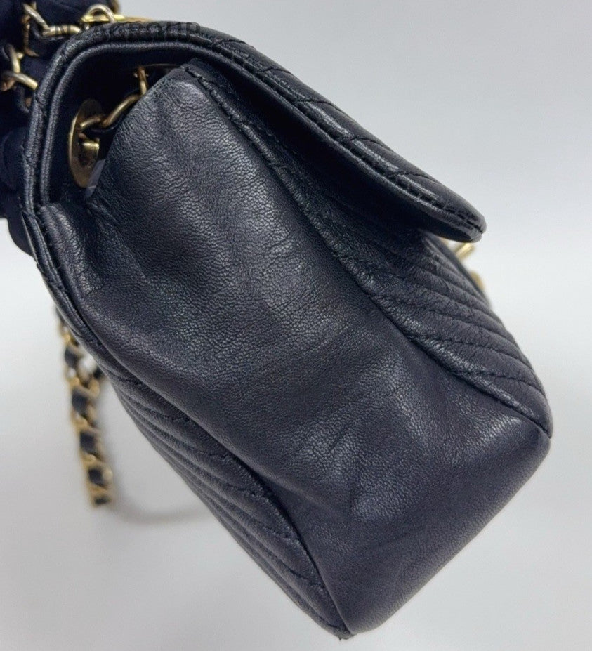 Chanel Classic Flap Chain Shoulder Bag Crossbody Black Gold Women Fashion
