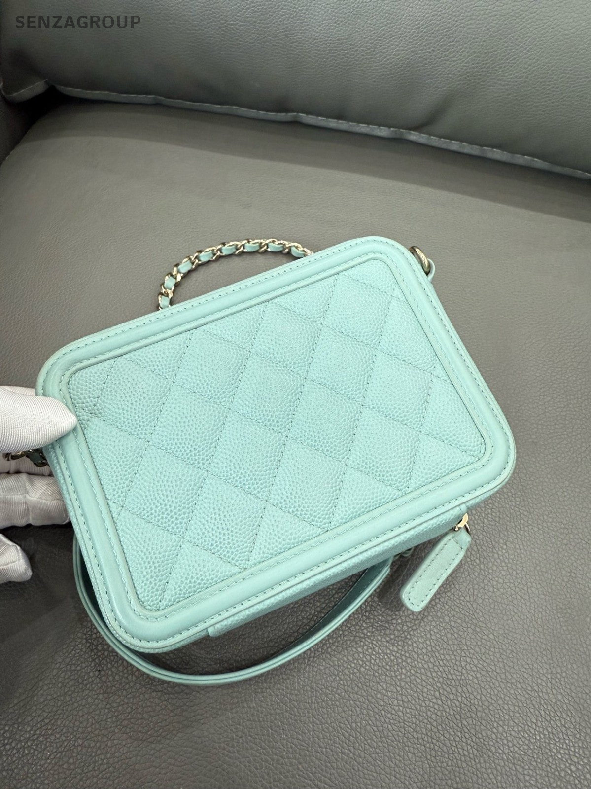 CHANEL CC Logo Camera bag Caviar Calfskin Chain Shoulder bag Women