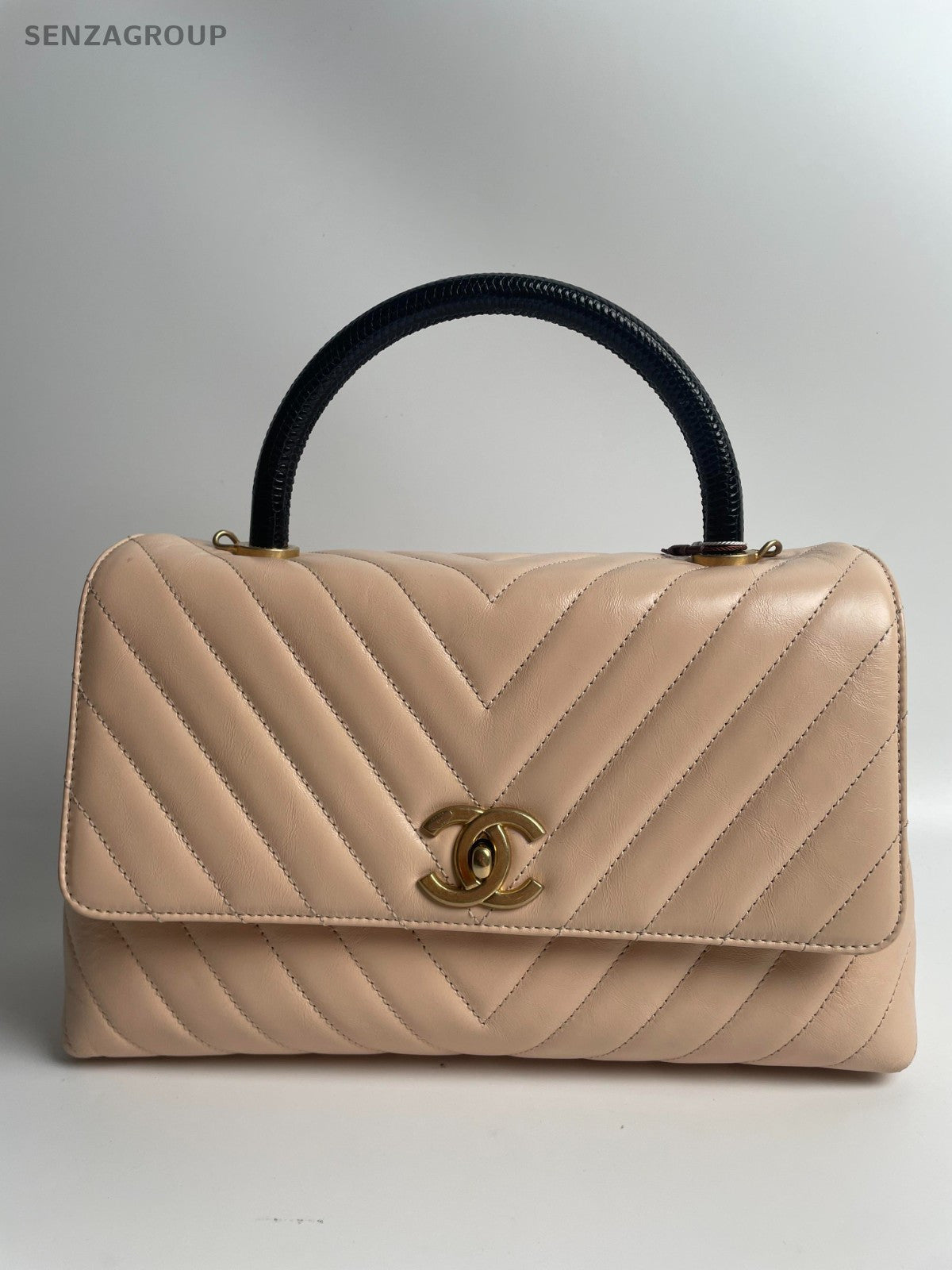 CHANEL   handle bag