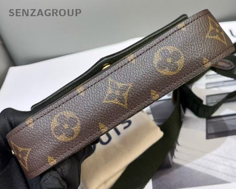 Louis Vuitton Pochette Accessoires Monogram Shoulder bag Crossbody Women