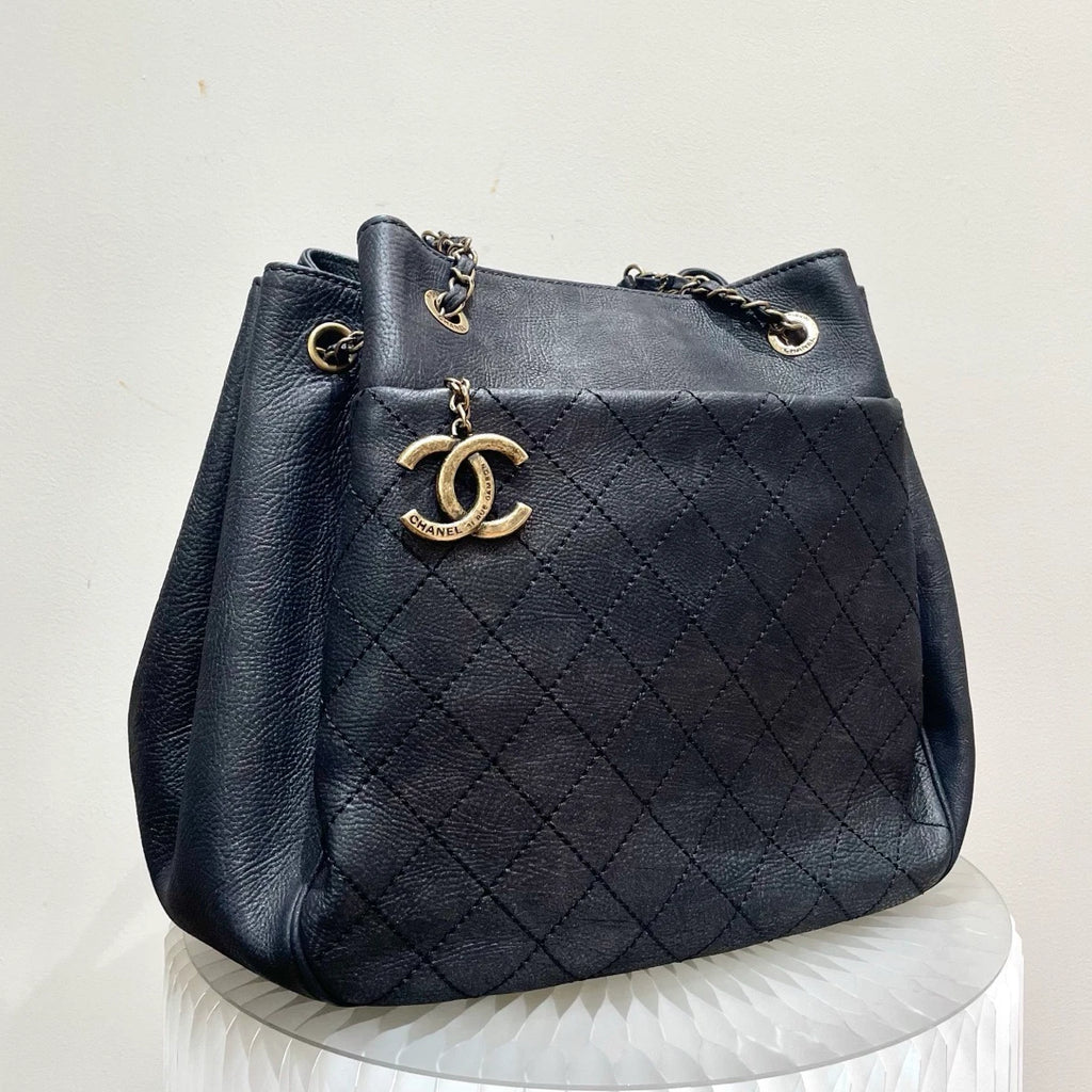 Chanel Tote Calfskin Chain Shoulder Bag Black Gold Used Women Classic