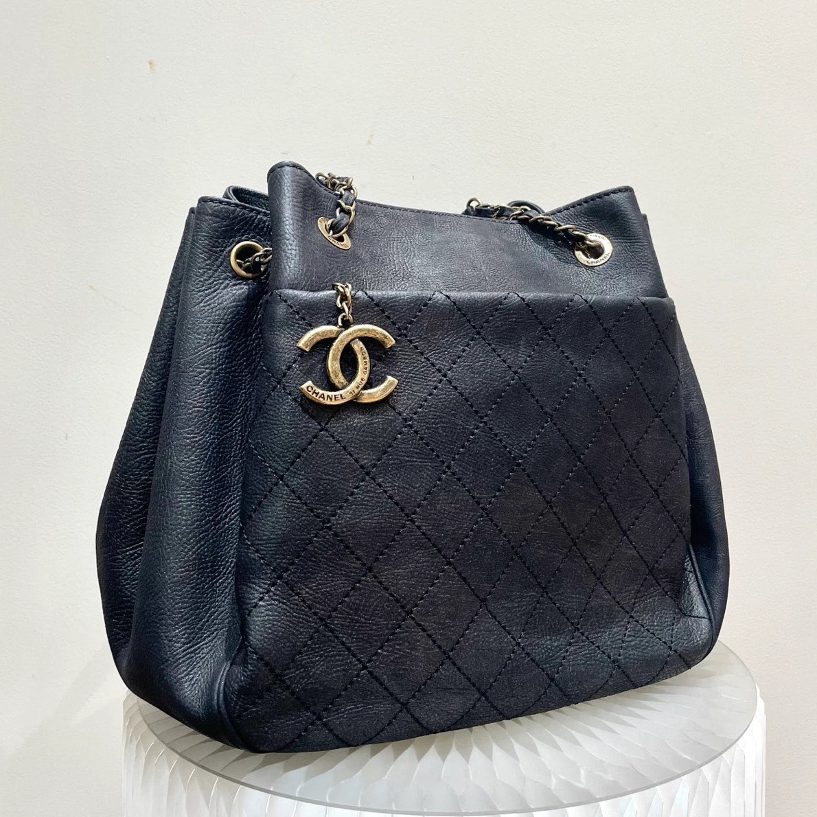 Chanel Tote Calfskin Chain Shoulder Bag Black Gold Used Women Classic