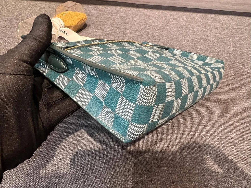 Louis Vuitton Limited Green Damier Canvas 26 Toiletry Pouch Clutch Women