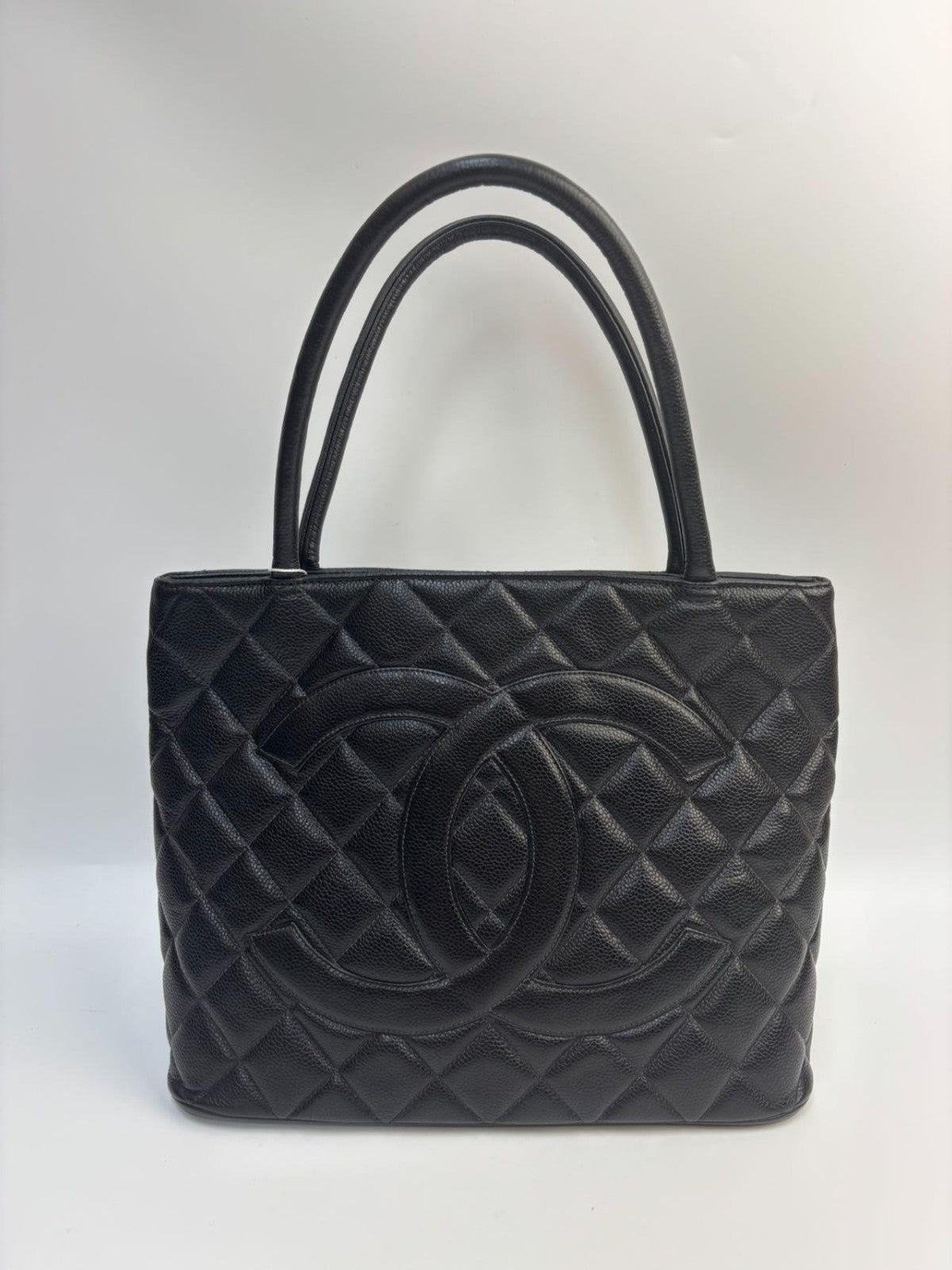 SJ0001 CHANEL Hilton golden coin