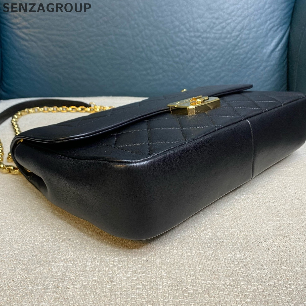 Chanel Black Gold Quilted Chain Shoulder Crossbody Bag Classic Fashion Women