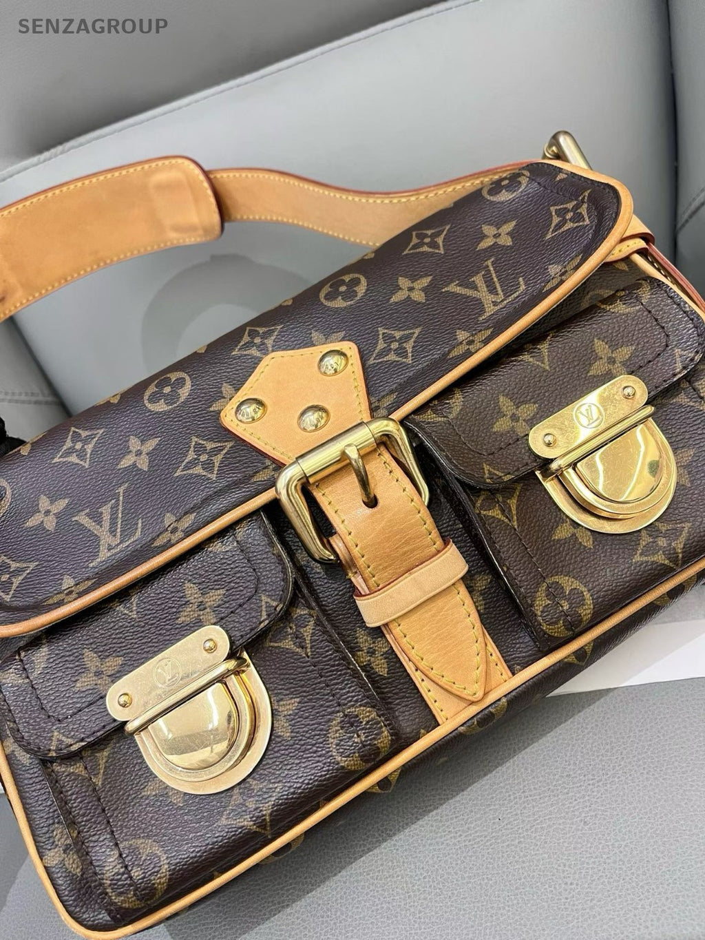 Louis Vuitton Vintage Manhattan Monogram Shoulder bag Brown Women Classic
