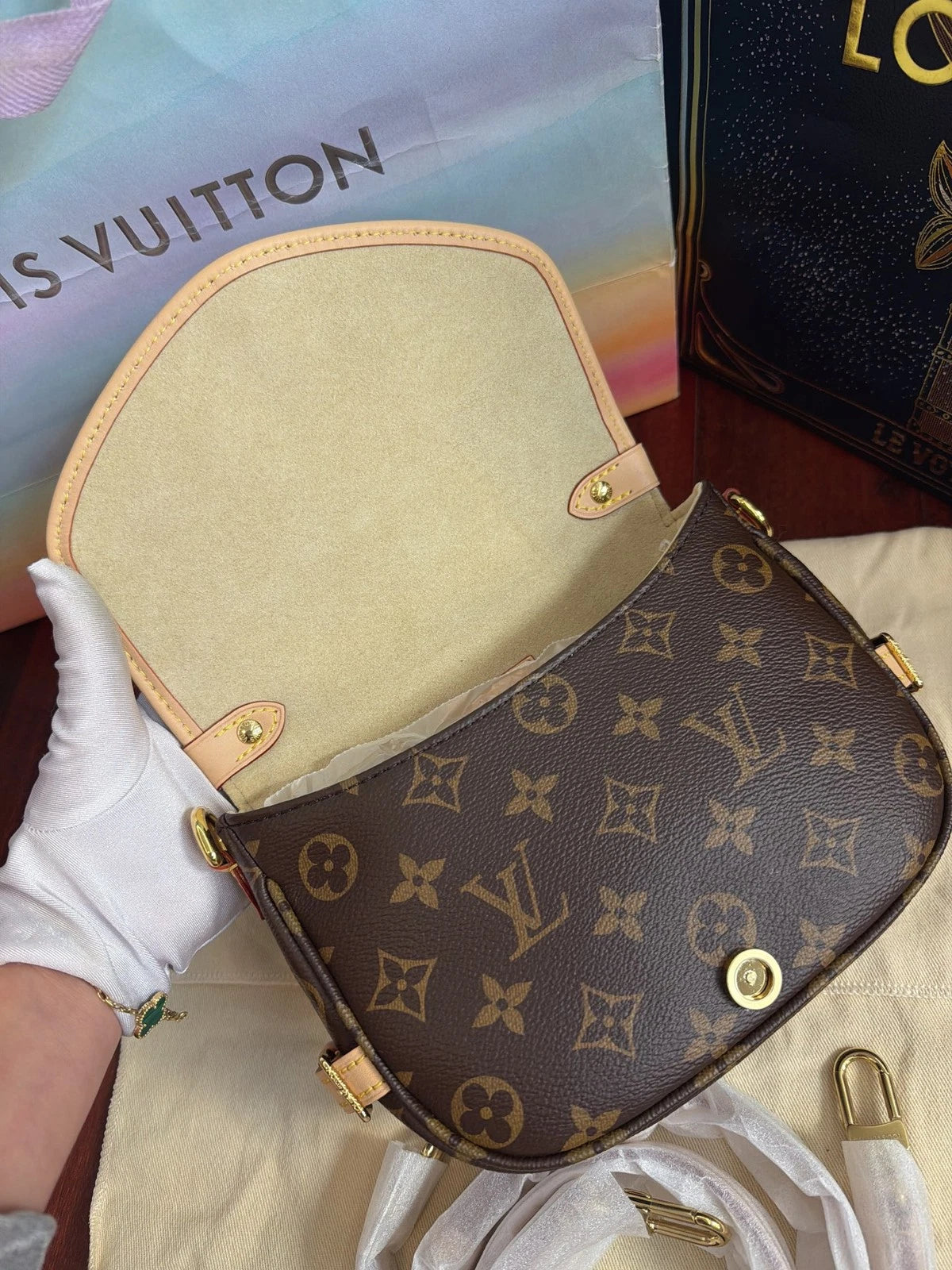Louis Vuitton Saddle Monogram Shoulder Bag Crossbody Excellent
