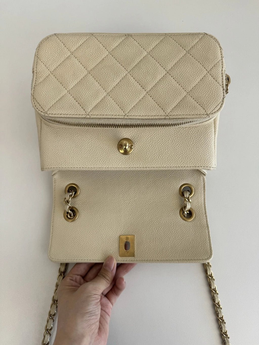 Chanel Diamond Caviar Leather Chain Beige Shoulder Bag Diamond Gold Hardware