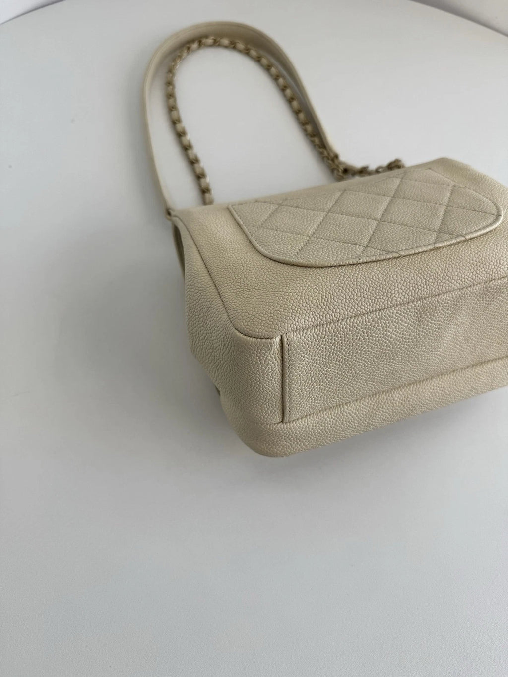 Chanel Diamond Caviar Leather Chain Beige Shoulder Bag Diamond Gold Hardware