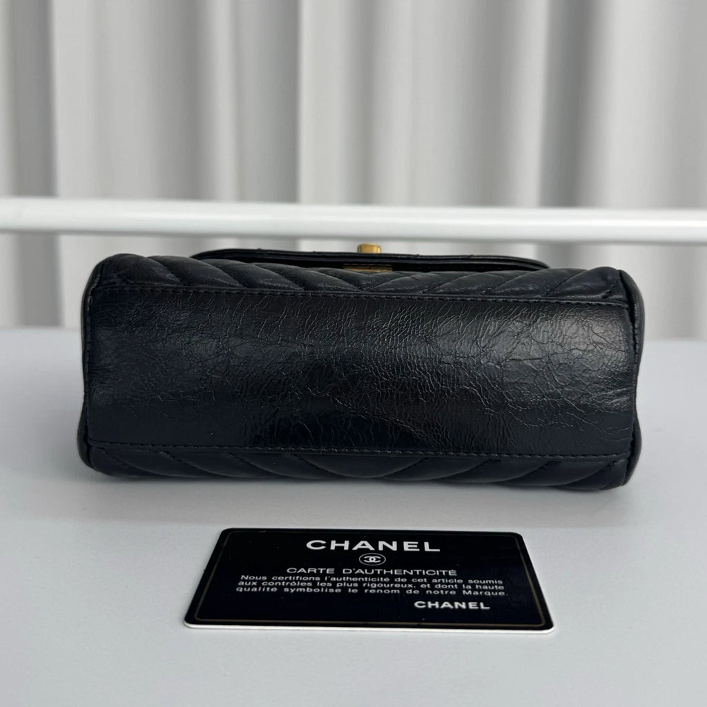 Chanel Calfskin Chevron Chain Shoulder Crossbody Black Gold Used Women Classic