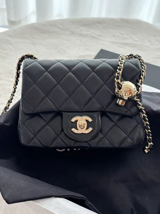CHANEL Black Gold Chain Crossbody Shoulder Bag For Women