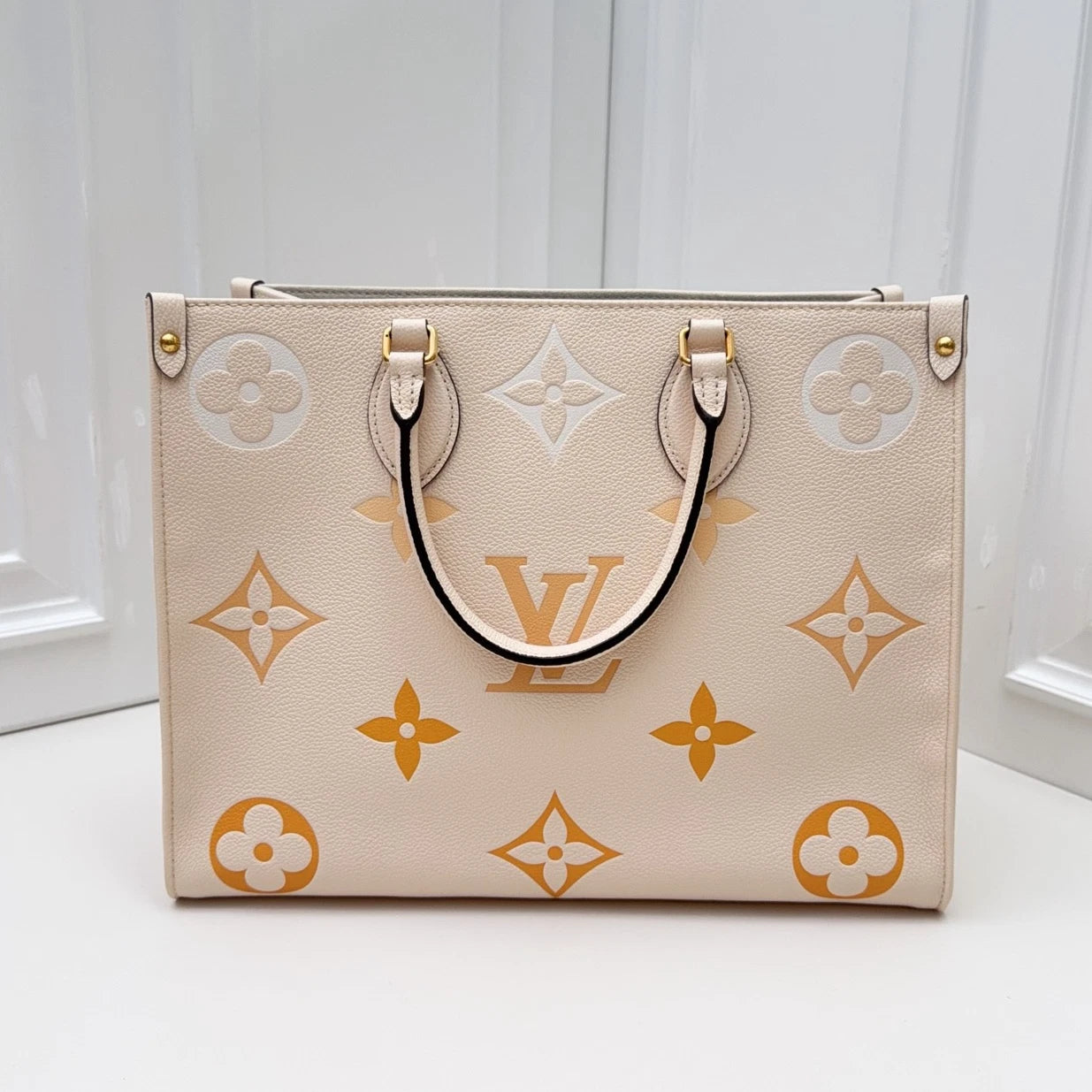 Louis Vuitton ONTheGo MM Tote Top Handle Bag White Orange Gold Women Classic