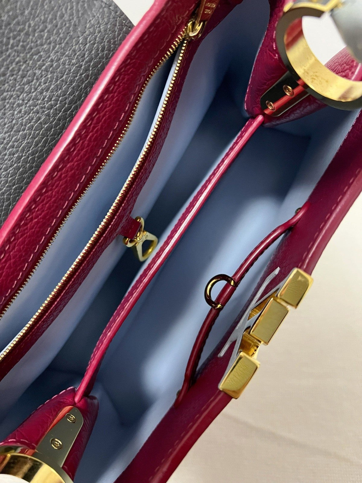 Louis Vuitton Capucines MM Top Handle 2way Shoulder Handbag Red Women