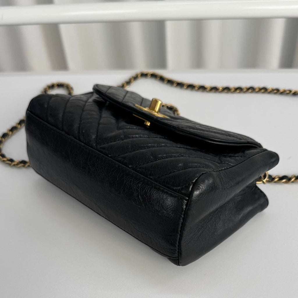 Chanel Calfskin Chevron Chain Shoulder Crossbody Black Gold Used Women Classic