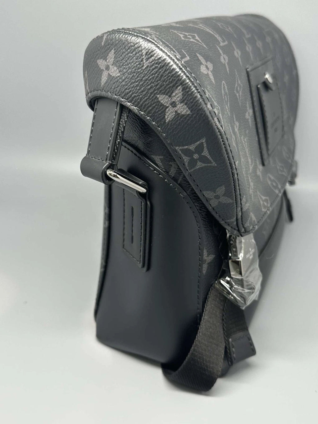 Louis Vuitton Small Voyager PM Messenger Crossbody Bag For Women