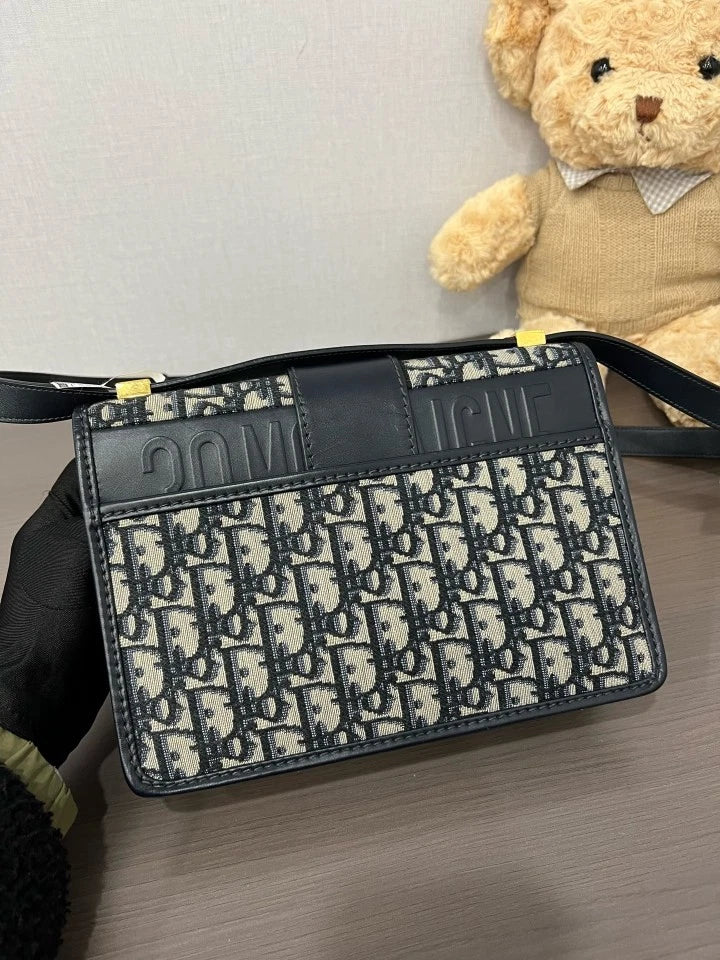 Dior Oblique Medium Montaigne30 Shoulder Bag For Women