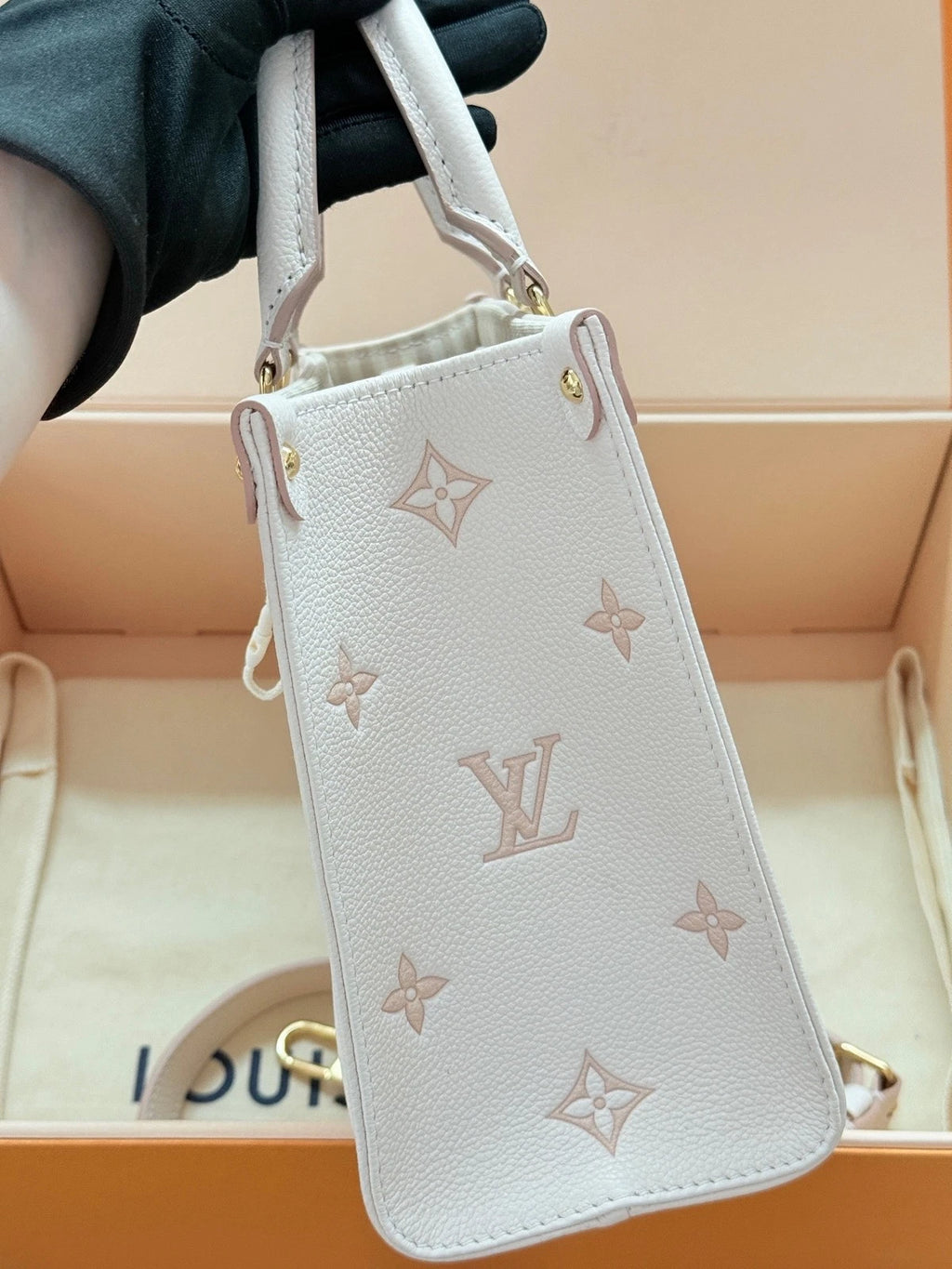 Louis Vuitton OnTheGo Leather Tote Bag Excellent