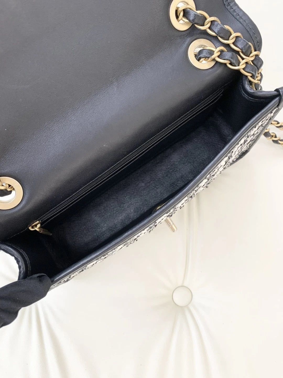 Chanel Classic Flap Chain Shoulder Bag Crossbody White Black Gold Used Women S