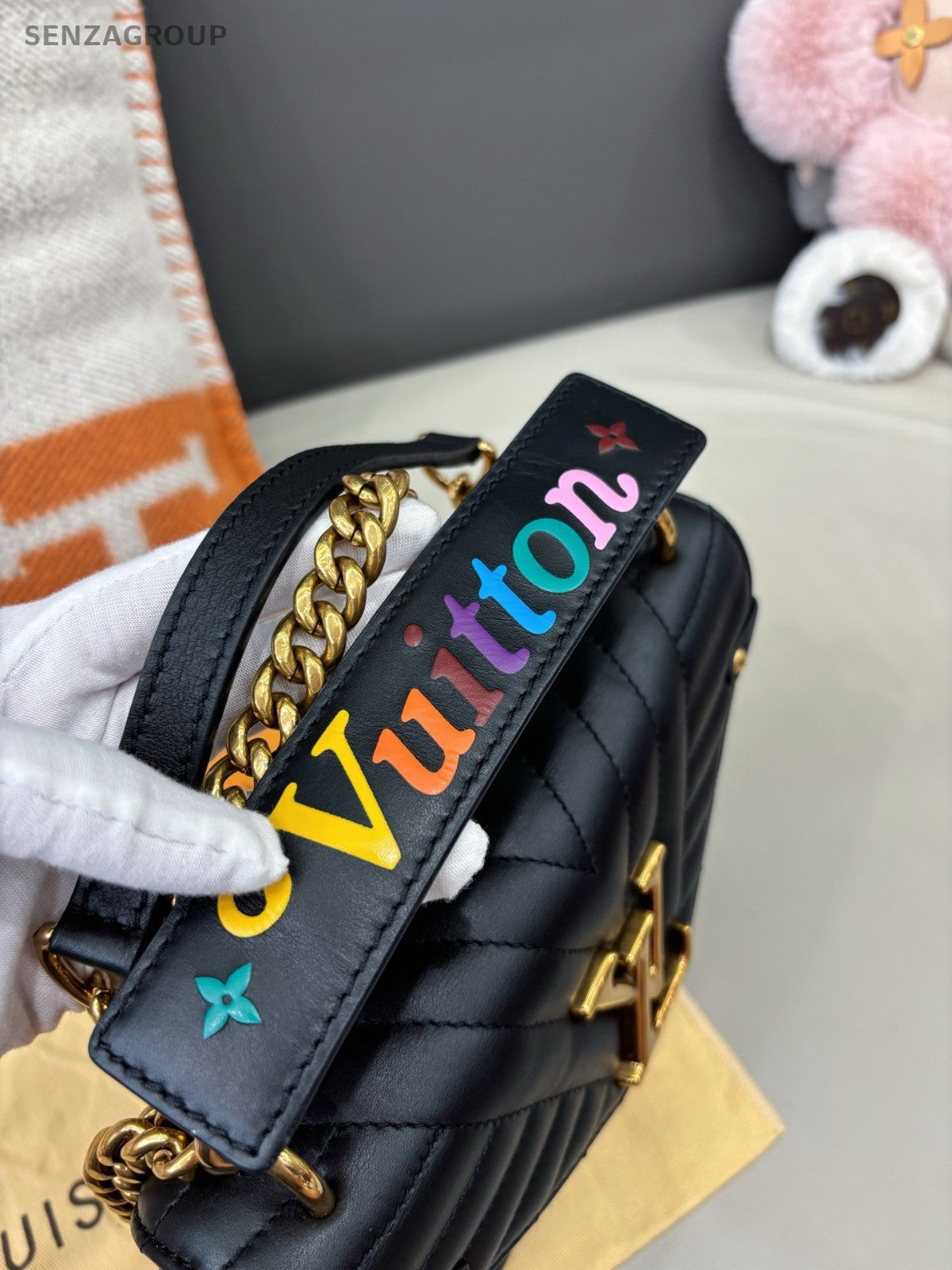 Louis Vuitton New Wave Chain Shoulder bag Black Gold Women Almost Brand NEW