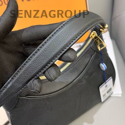 Louis Vuitton Black Leather Croissant Moon Bag Women's Shoulder Crossbody